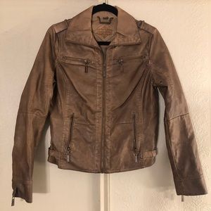 ᒍOᑌ ᒍOᑌ ᗷᖇOᗯᑎ ᖴᗩᑌ᙭ ᒪᗴᗩTᕼᗴᖇ ᗰOTO ᒍᗩᑕKᗴT